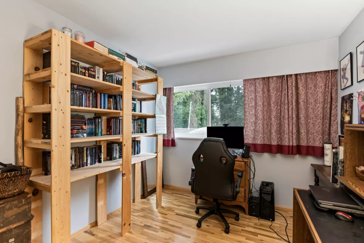 Staircase Photo of 21470 124th Avenue, Maple Ridge, BC