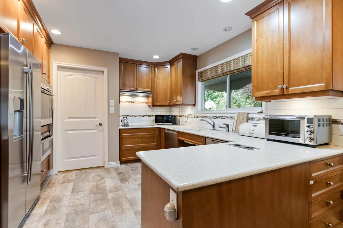 Walk-In Closet Photo of 21470 124th Avenue, Maple Ridge, BC