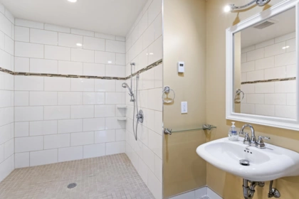 Laundry Room Photo of 21470 124th Avenue, Maple Ridge, BC