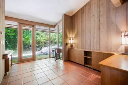 Hallway Photo of 12581 16 Avenue, Surrey, BC
