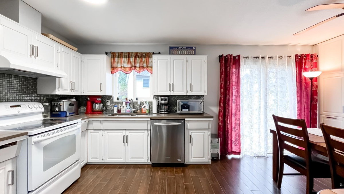 Dining Area Photo of 14096 66a Avenue, Surrey, BC