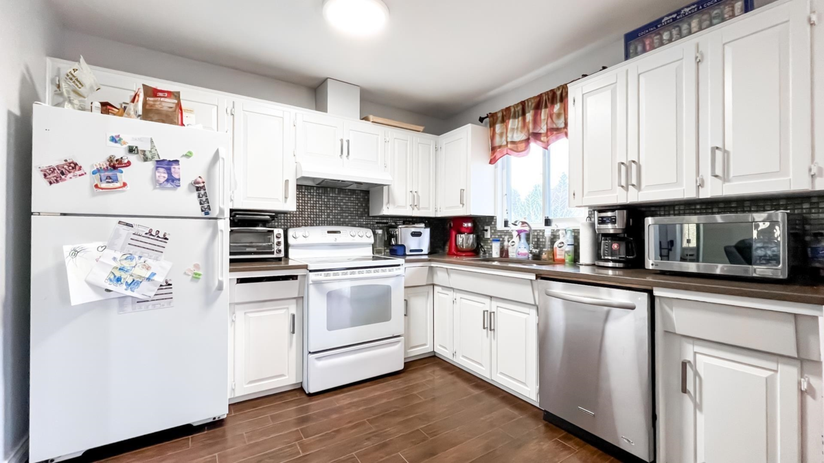 Family Room Photo of 14096 66a Avenue, Surrey, BC