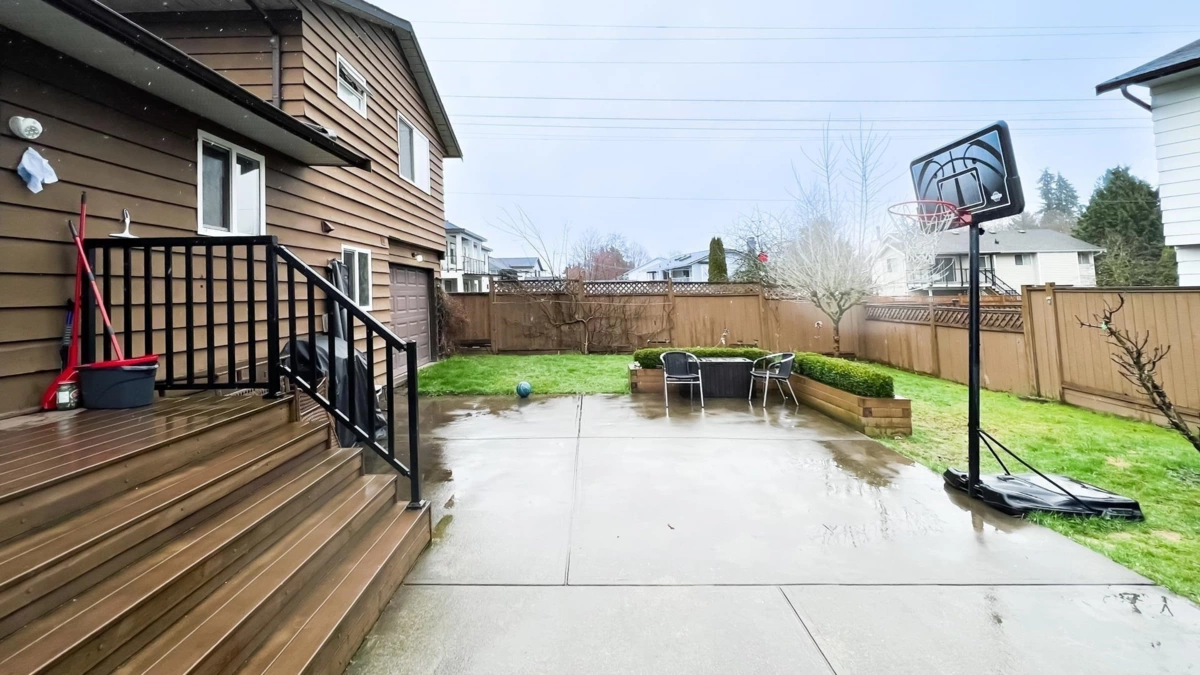 Front Yard Photo of 14096 66a Avenue, Surrey, BC
