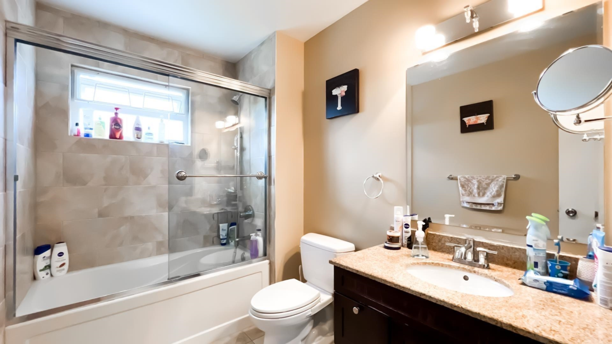 Hallway Photo of 14096 66a Avenue, Surrey, BC