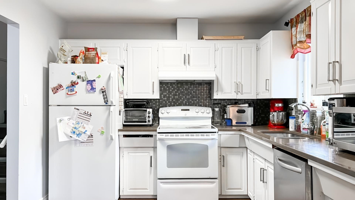 Kitchen Photo of 14096 66a Avenue, Surrey, BC