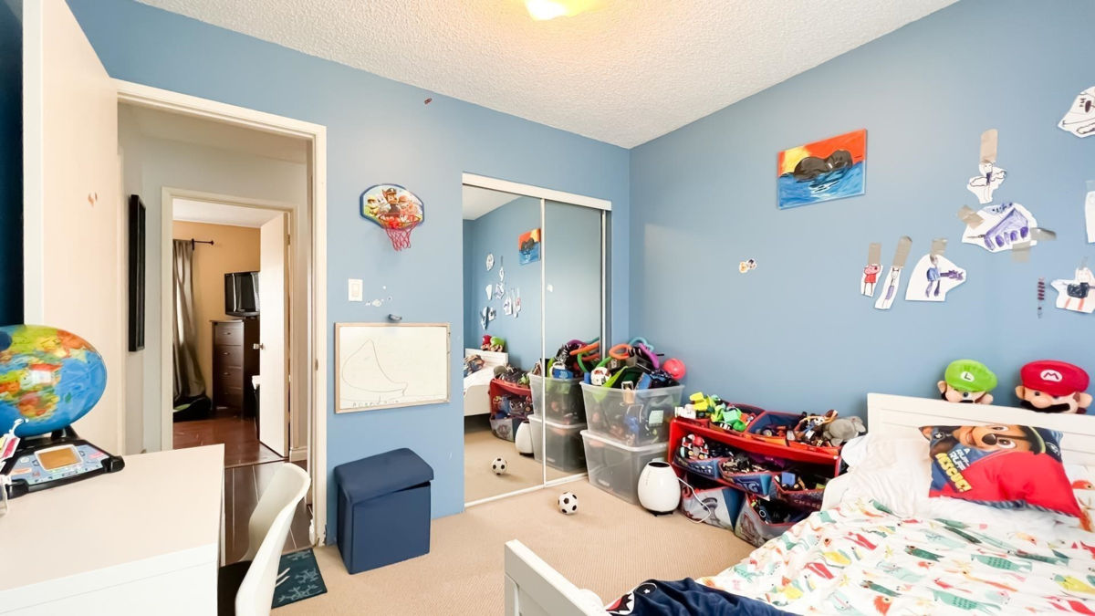 Laundry Room Photo of 14096 66a Avenue, Surrey, BC