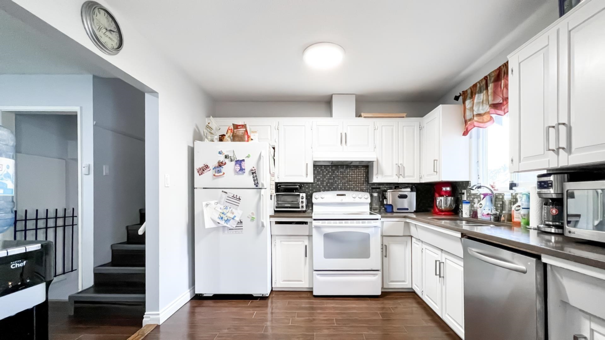 Living Room Photo of 14096 66a Avenue, Surrey, BC