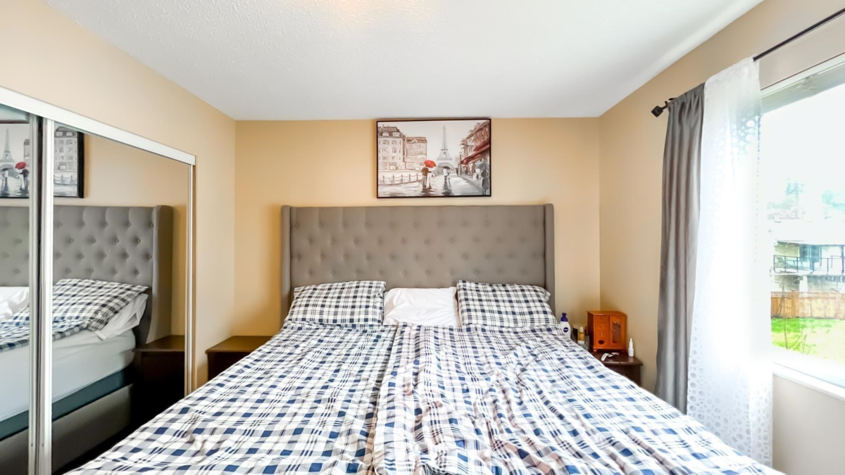 Powder Room Photo of 14096 66a Avenue, Surrey, BC