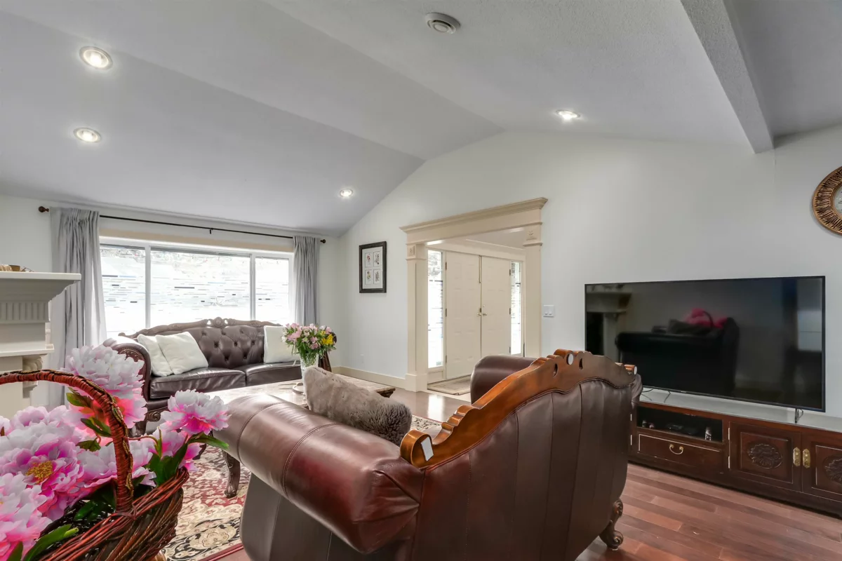 Kitchen Island Photo of 7680 Cheviot Place, Richmond, BC