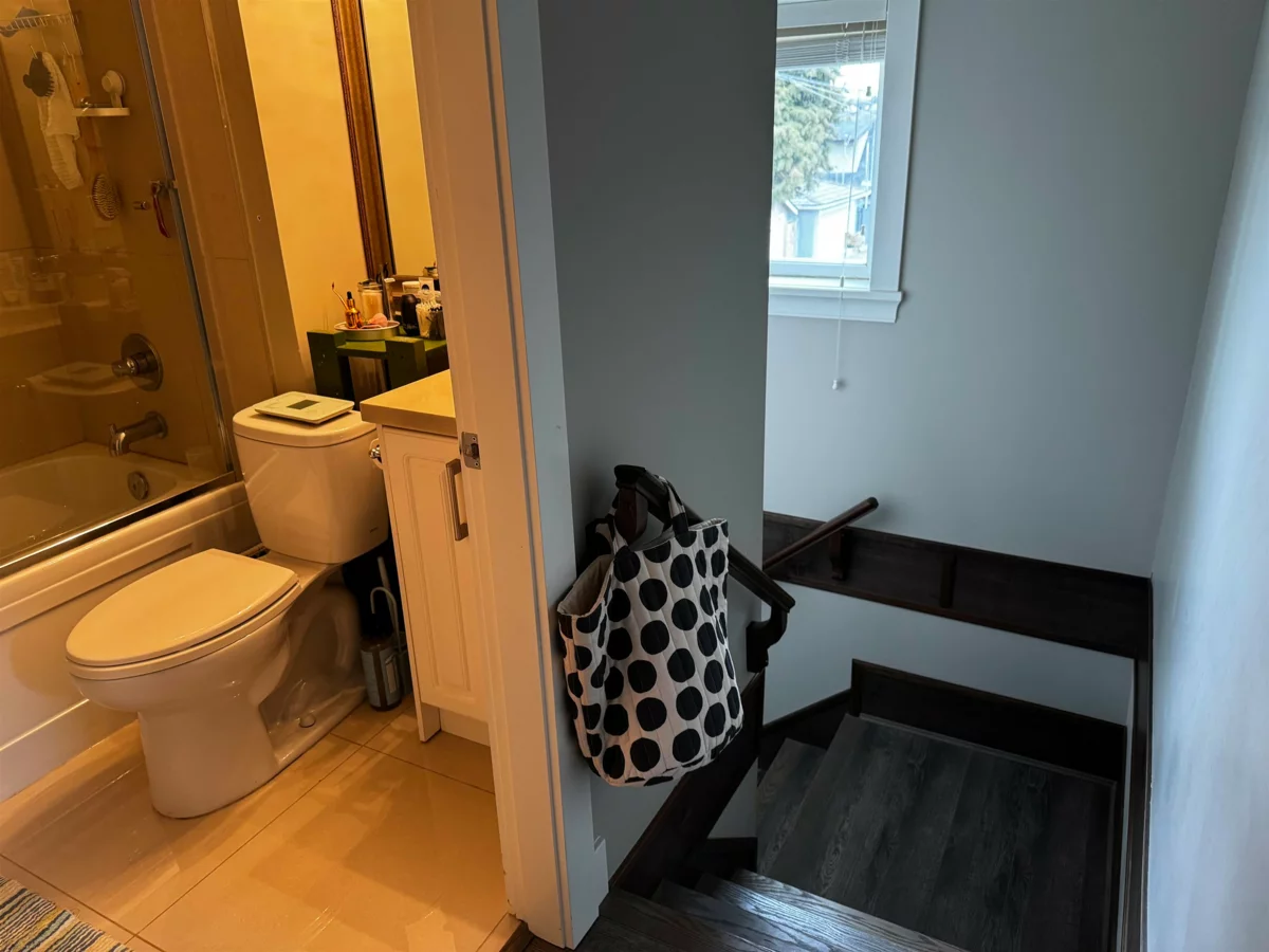 Kitchen Island Photo of 1865 E 37th Avenue, Vancouver, BC