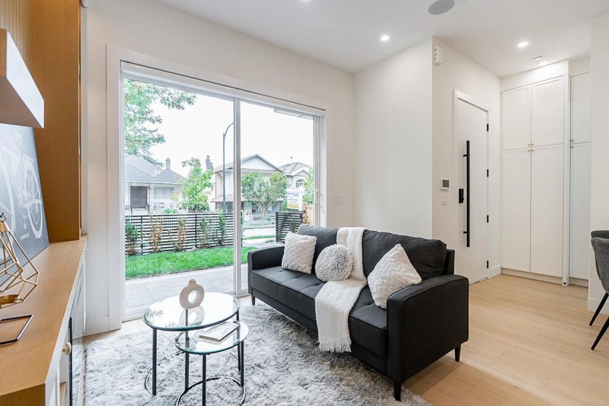 Family Room Photo of 1 5304 Elgin Street, Vancouver, BC