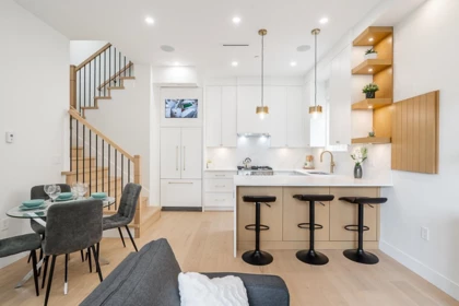 Kitchen Island Photo of 1 5304 Elgin Street, Vancouver, BC