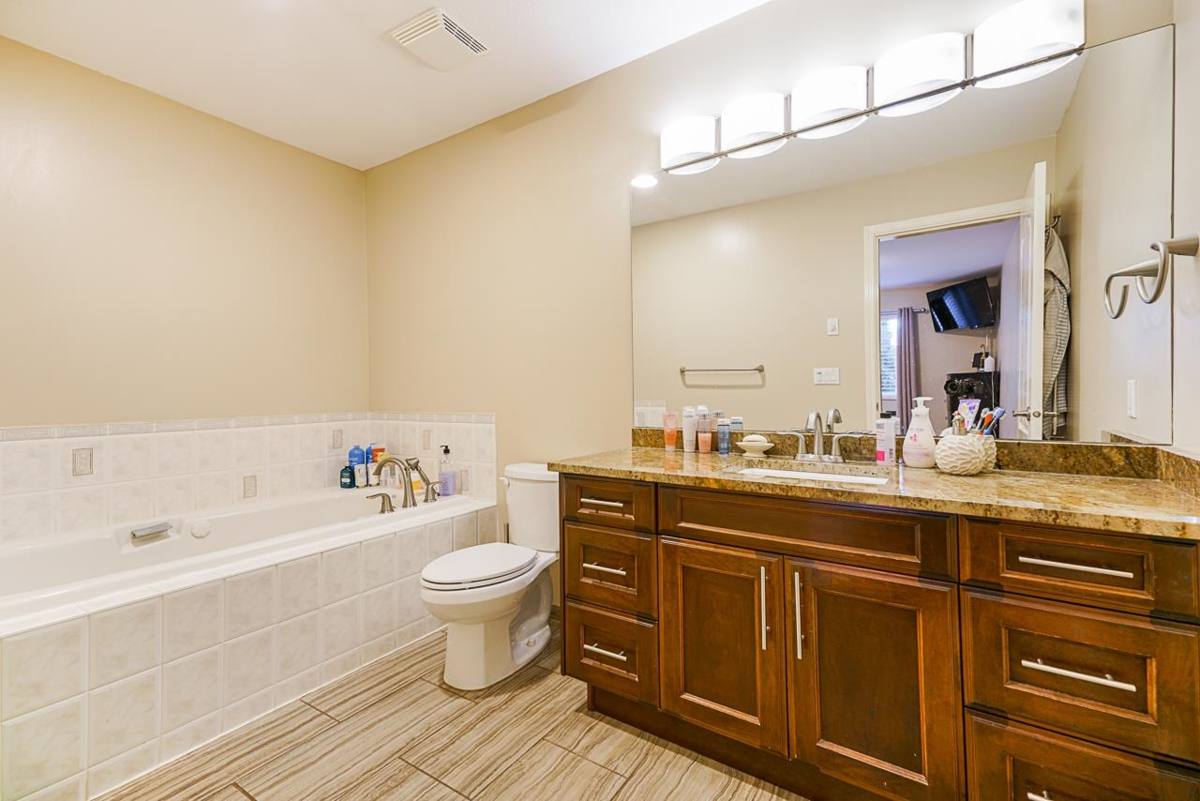 Garage Interior Photo of 2155 156 Street, Surrey, BC