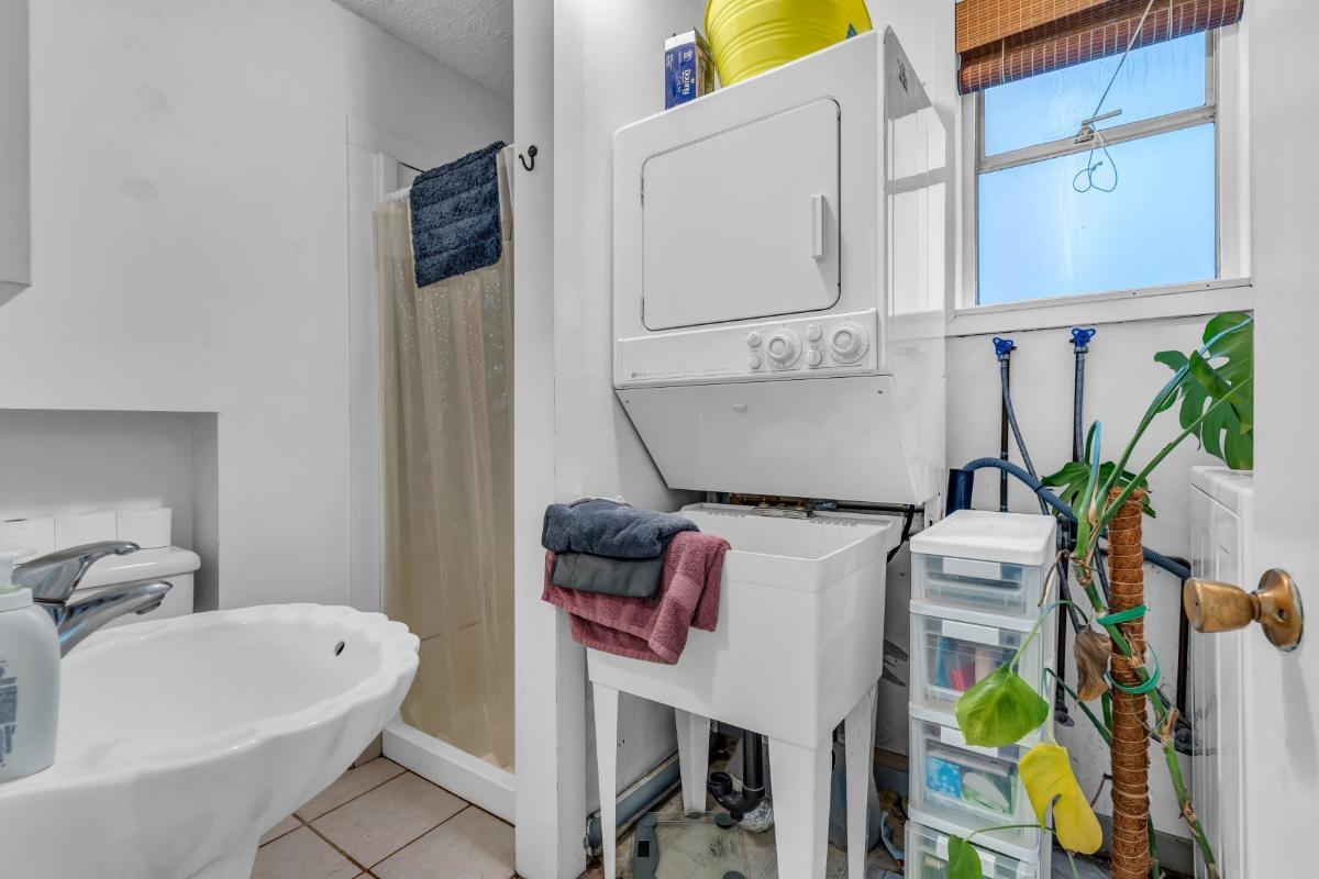 Walk-In Closet Photo of 3555 Trafalgar Street, Vancouver, BC