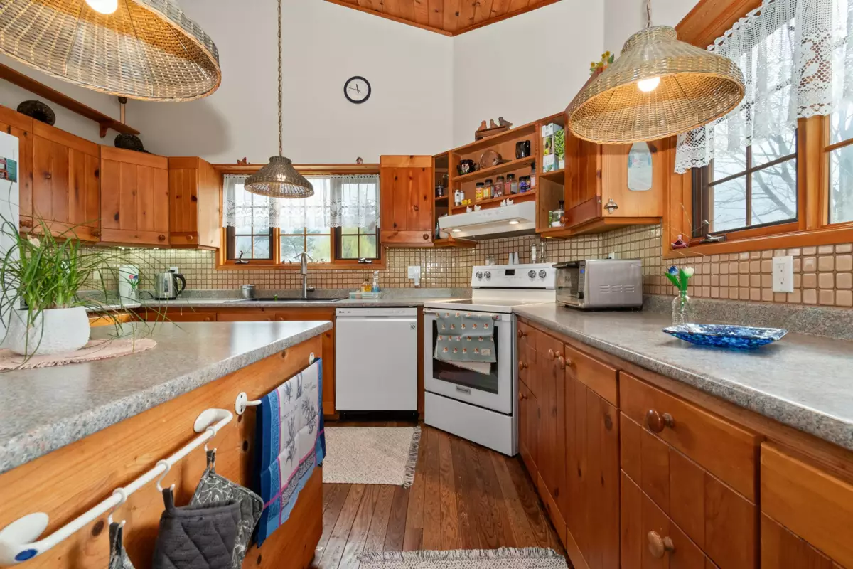 Garage Interior Photo of 9495 Ford Road, Rosedale, BC