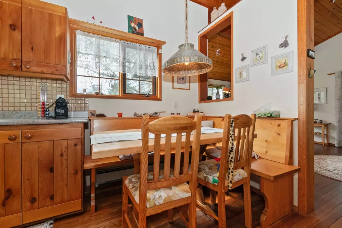 Hallway Photo of 9495 Ford Road, Rosedale, BC