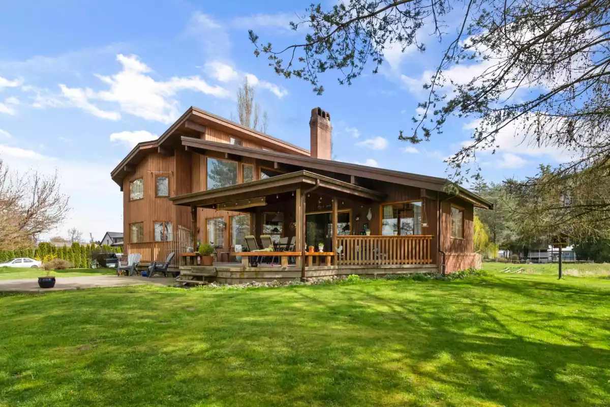 Kitchen Island Photo of 9495 Ford Road, Rosedale, BC
