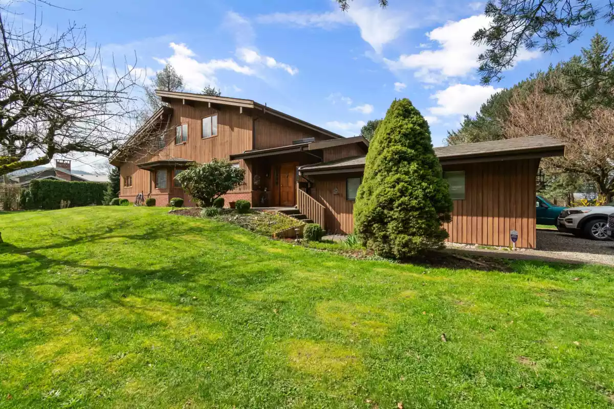 Kitchen Photo of 9495 Ford Road, Rosedale, BC