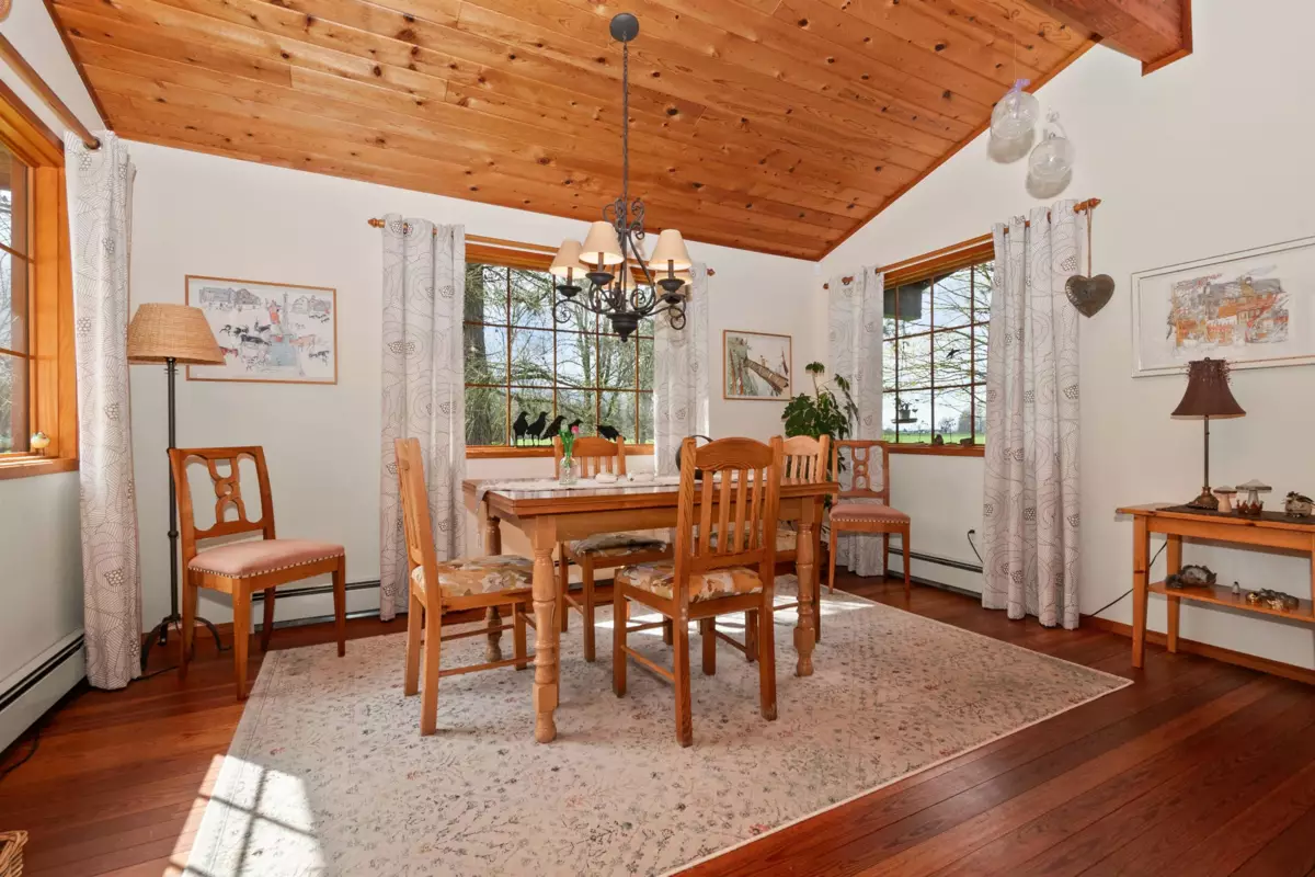Mudroom Photo of 9495 Ford Road, Rosedale, BC