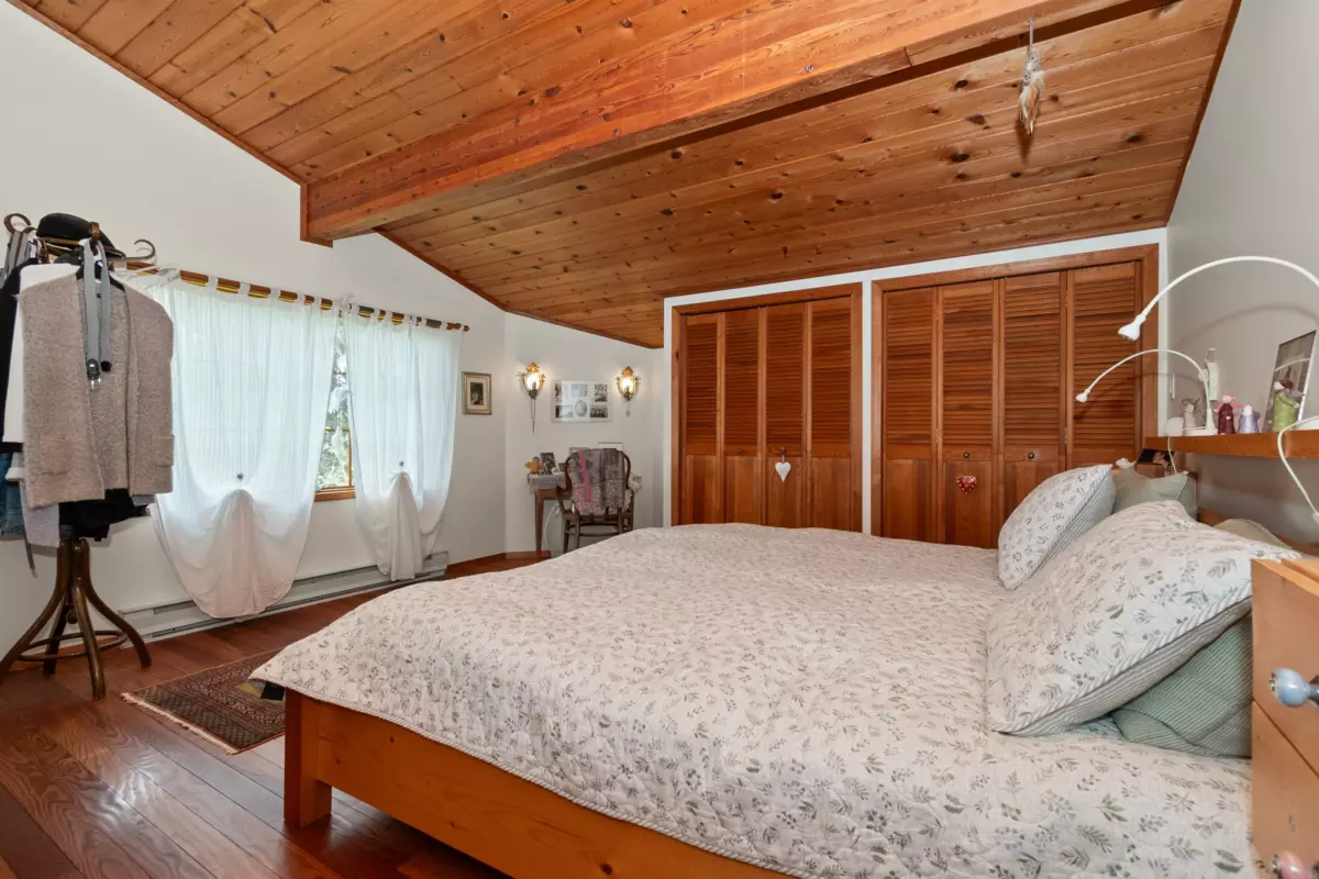 Neighborhood Park Photo Near 9495 Ford Road, Rosedale, BC