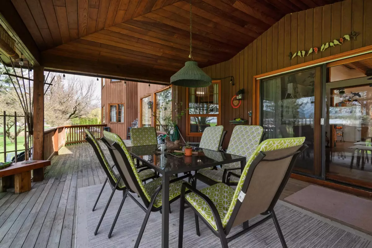 Walk-In Closet Photo of 9495 Ford Road, Rosedale, BC