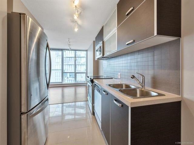 Walk-In Closet Photo of 3601 9981 Whalley Boulevard, Surrey, BC