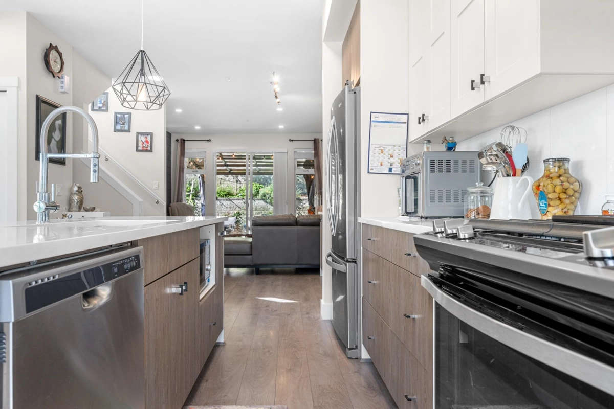 Kitchen Photo of 37 24108 104 Avenue, Maple Ridge, BC