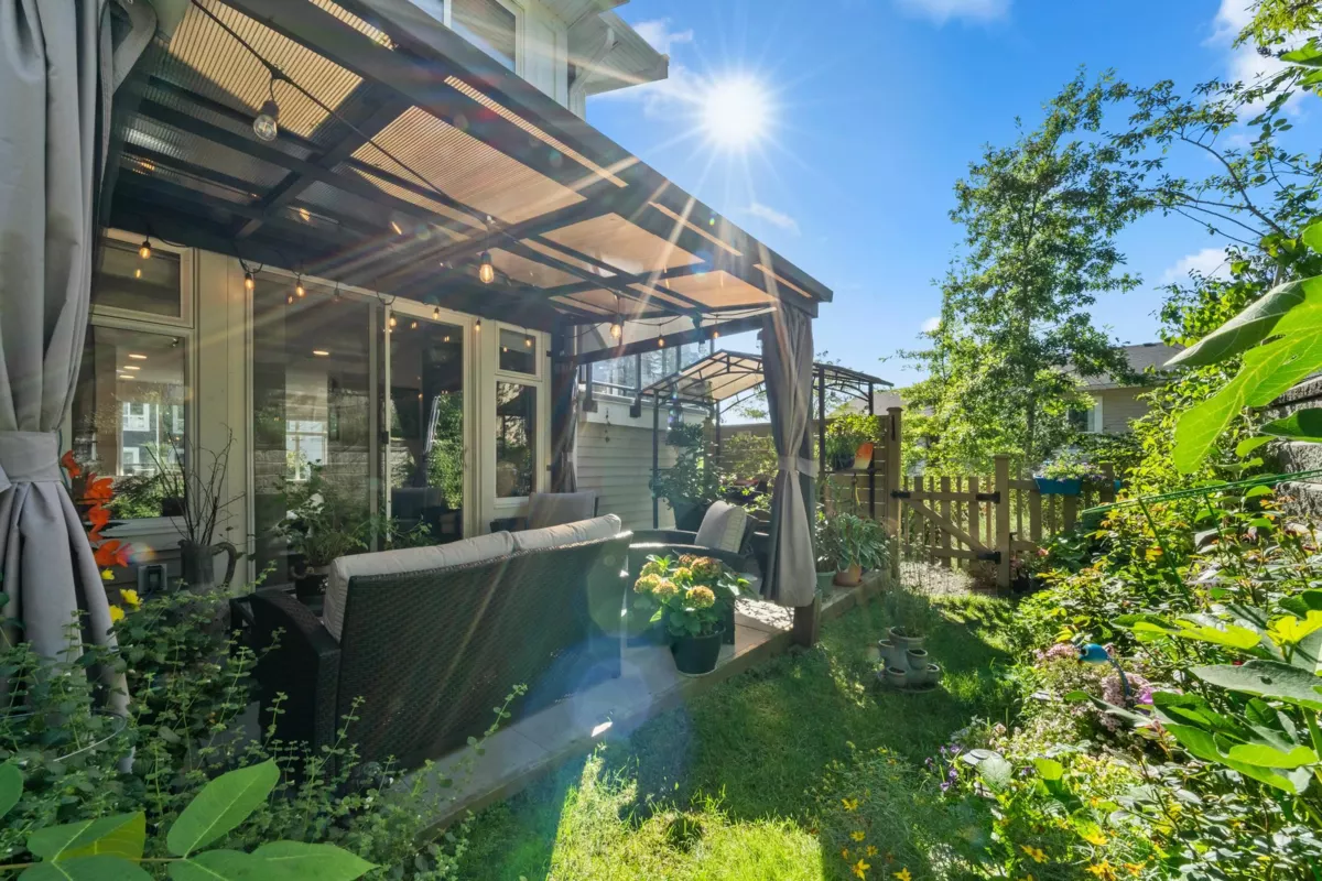 Powder Room Photo of 37 24108 104 Avenue, Maple Ridge, BC
