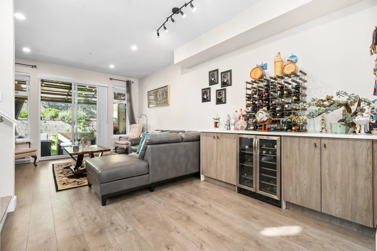 Walk-In Closet Photo of 37 24108 104 Avenue, Maple Ridge, BC