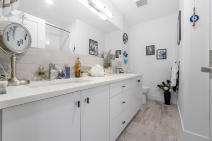 Hallway Photo of 37 24108 104 Avenue, Maple Ridge, BC