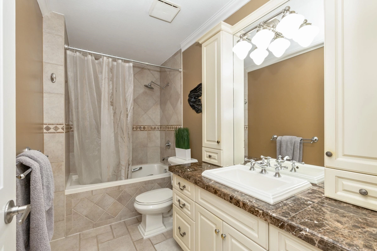 Guest Bathroom Photo of 61 20554 118th Avenue, Maple Ridge, BC