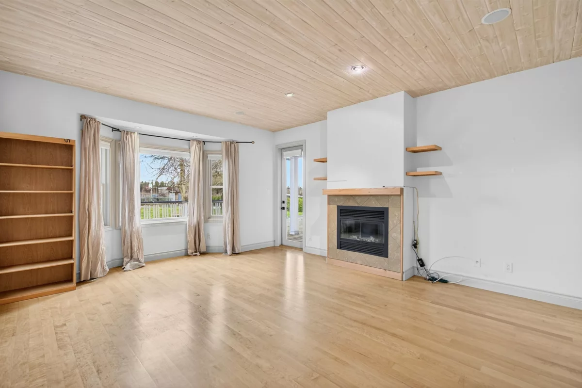 Hallway Photo of 11520 Blundell Road, Richmond, BC