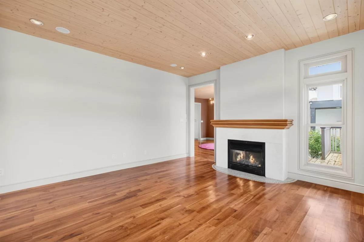 Kitchen Island Photo of 11520 Blundell Road, Richmond, BC