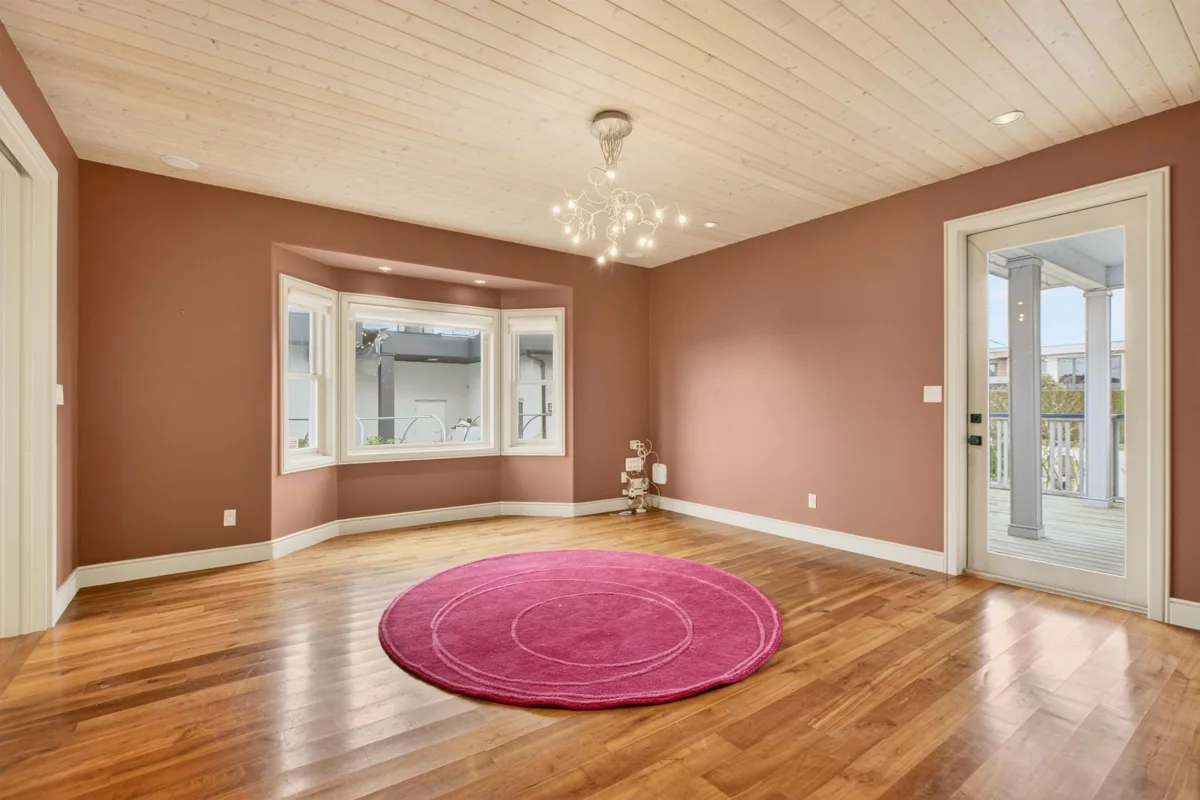 Walk-In Closet Photo of 11520 Blundell Road, Richmond, BC