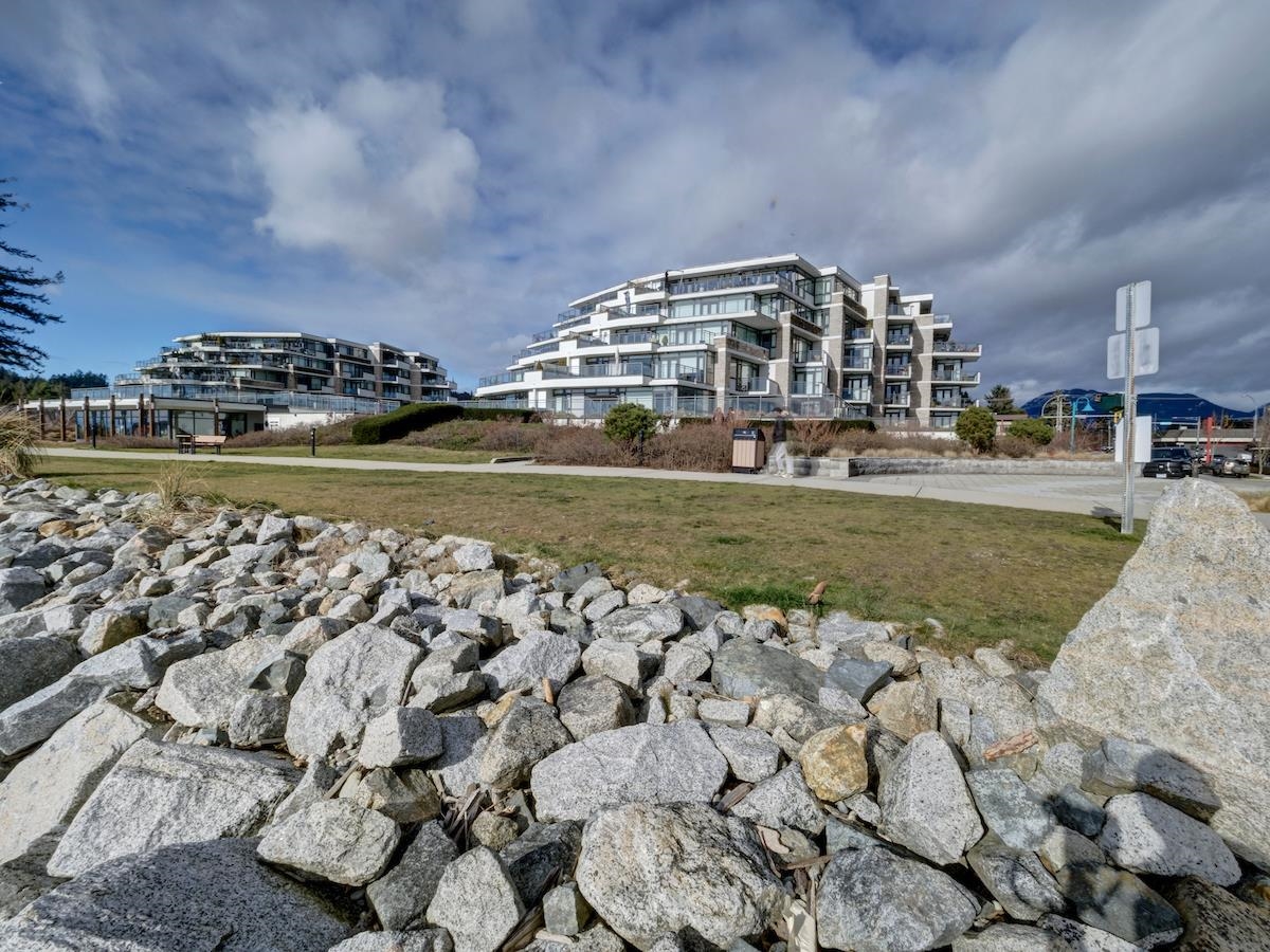 Family Room Photo of 206 5665 Teredo Street, Sechelt, BC