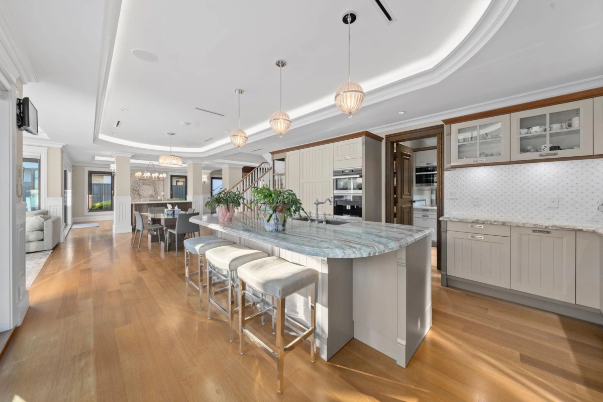 Dining Area Photo of 2809 Edgemont Boulevard, North Vancouver, BC