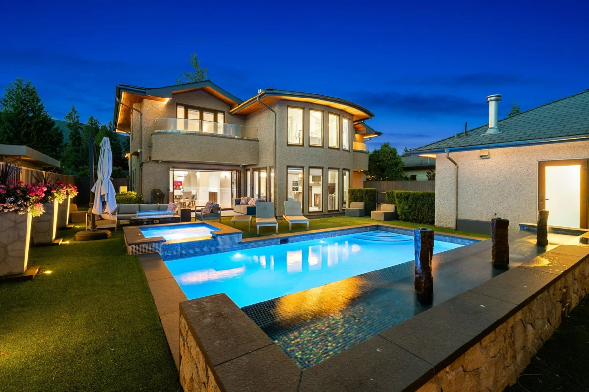 Garage Interior Photo of 2809 Edgemont Boulevard, North Vancouver, BC