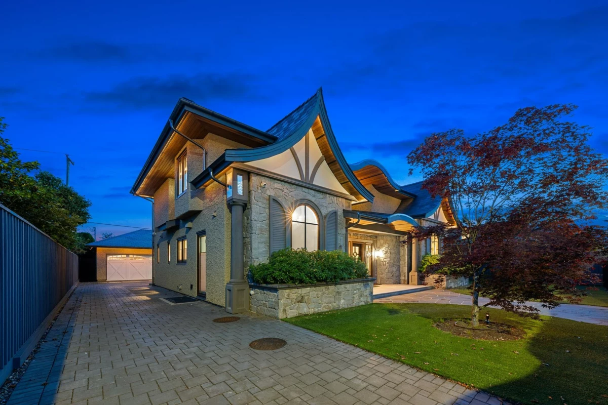 Guest Bathroom Photo of 2809 Edgemont Boulevard, North Vancouver, BC