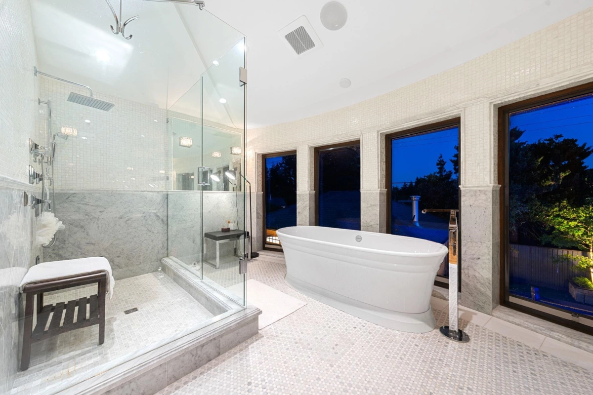 Hallway Photo of 2809 Edgemont Boulevard, North Vancouver, BC