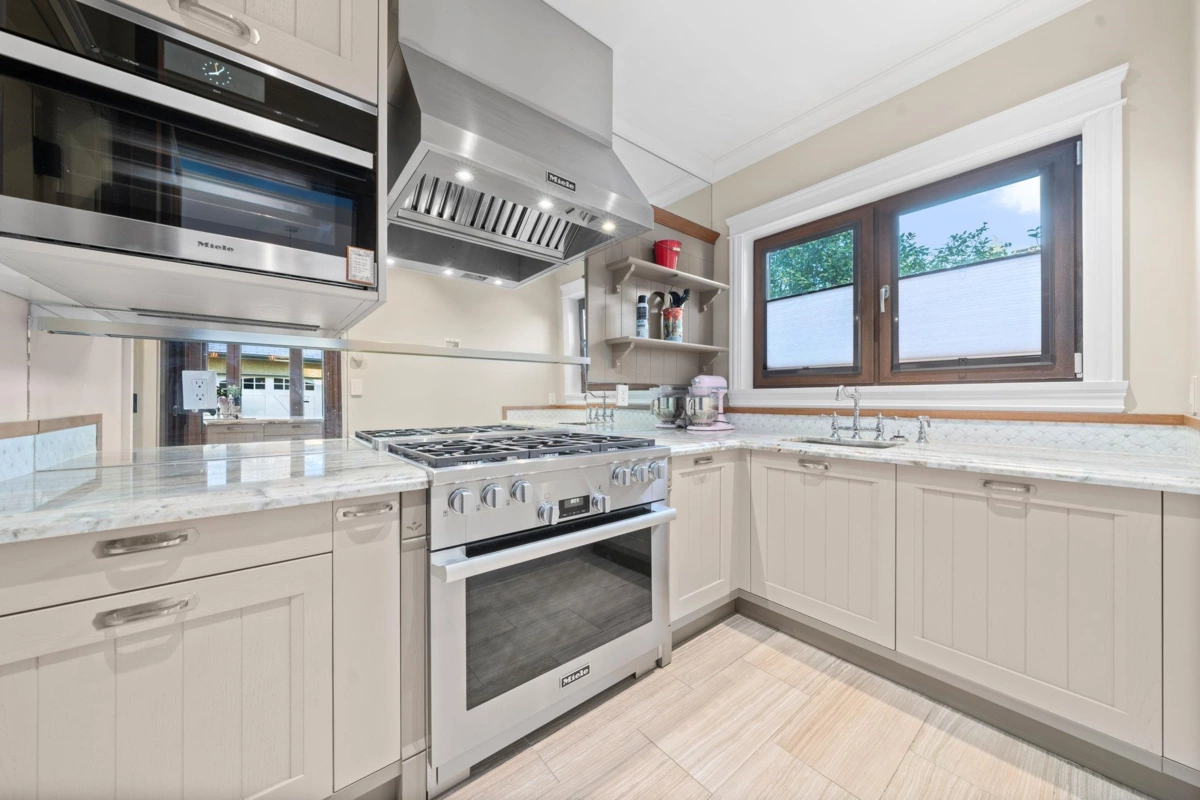 Pantry Photo of 2809 Edgemont Boulevard, North Vancouver, BC