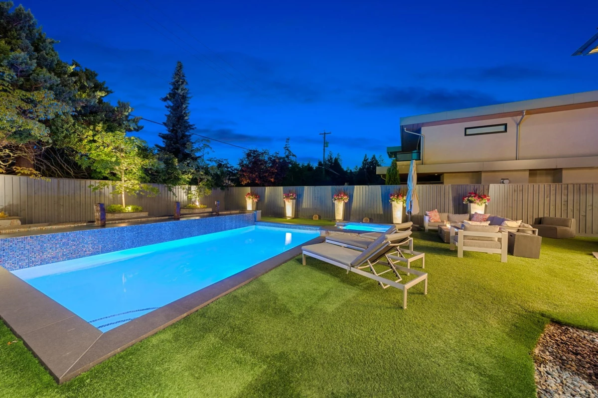 Walk-In Closet Photo of 2809 Edgemont Boulevard, North Vancouver, BC