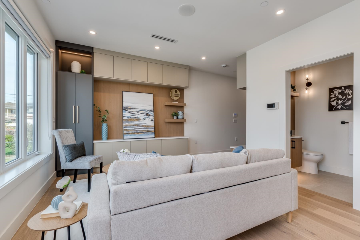 Dining Area Photo of 1 2263 E 35th Avenue, Vancouver, BC