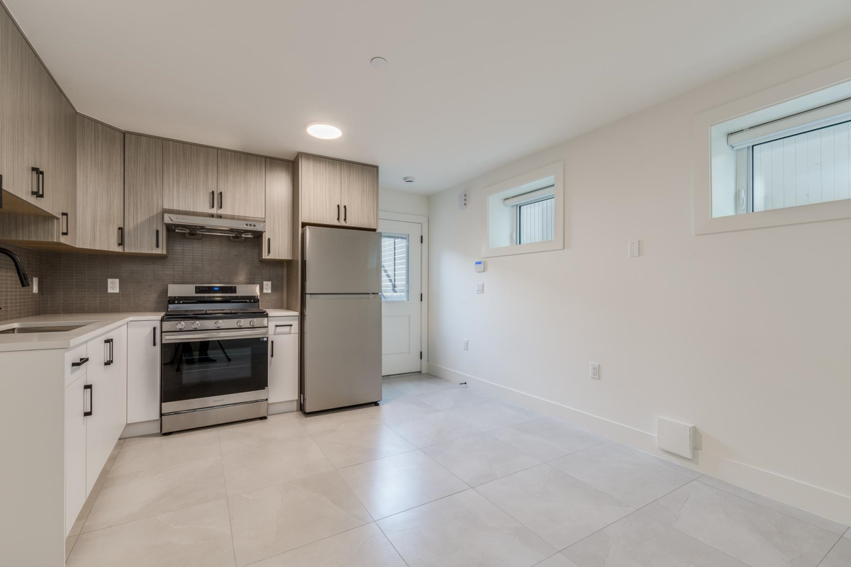 Entry Foyer Photo of 1 2263 E 35th Avenue, Vancouver, BC