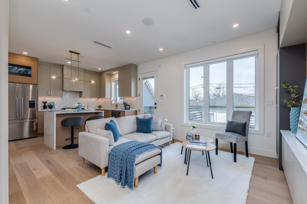 Living Room Photo of 1 2263 E 35th Avenue, Vancouver, BC