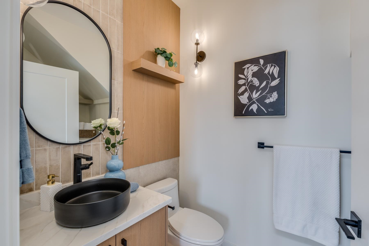 Primary Bathroom Photo of 1 2263 E 35th Avenue, Vancouver, BC