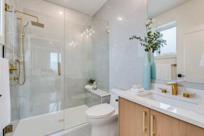Guest Bathroom Photo of 1 2263 E 35th Avenue, Vancouver, BC