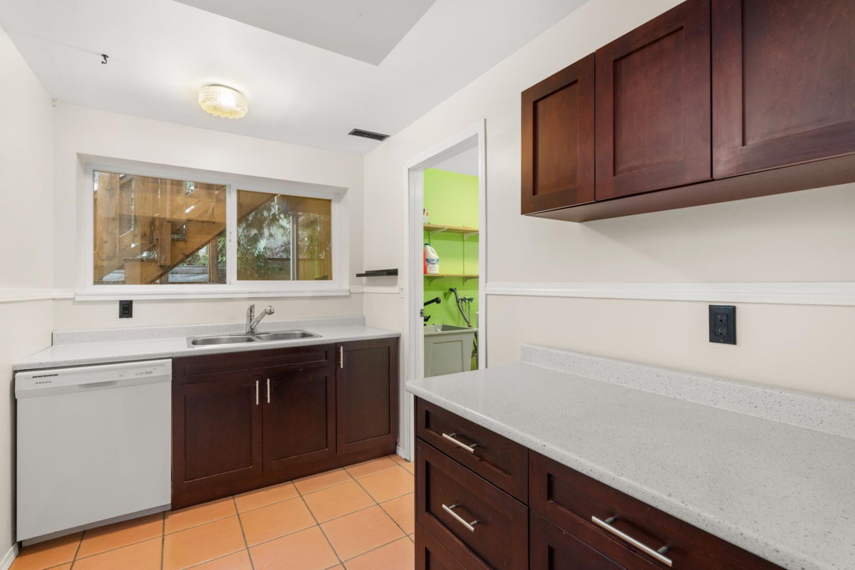 Guest Bathroom Photo of 11752 64a Avenue, Delta, BC