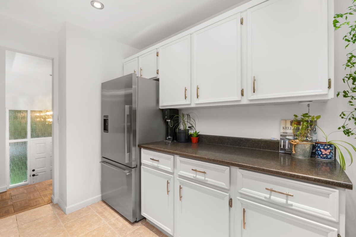 Kitchen Island Photo of 11752 64a Avenue, Delta, BC