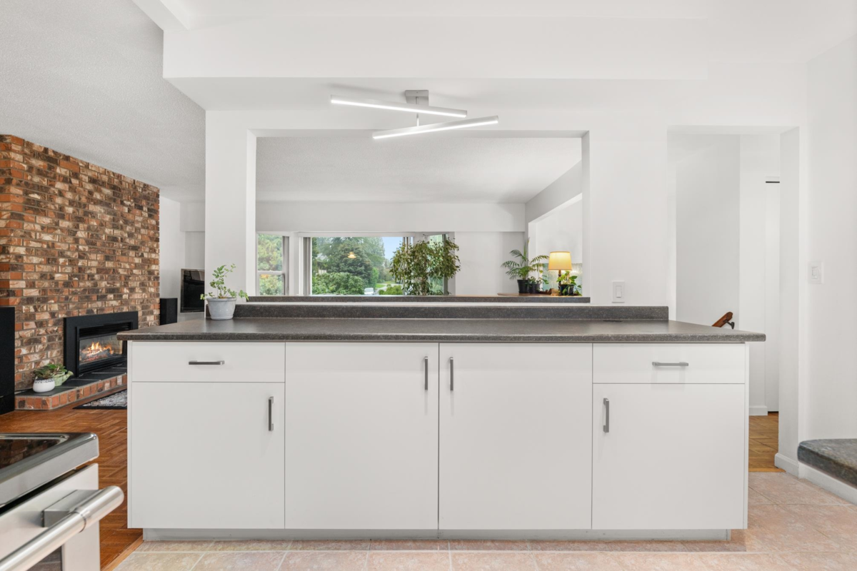 Kitchen Photo of 11752 64a Avenue, Delta, BC