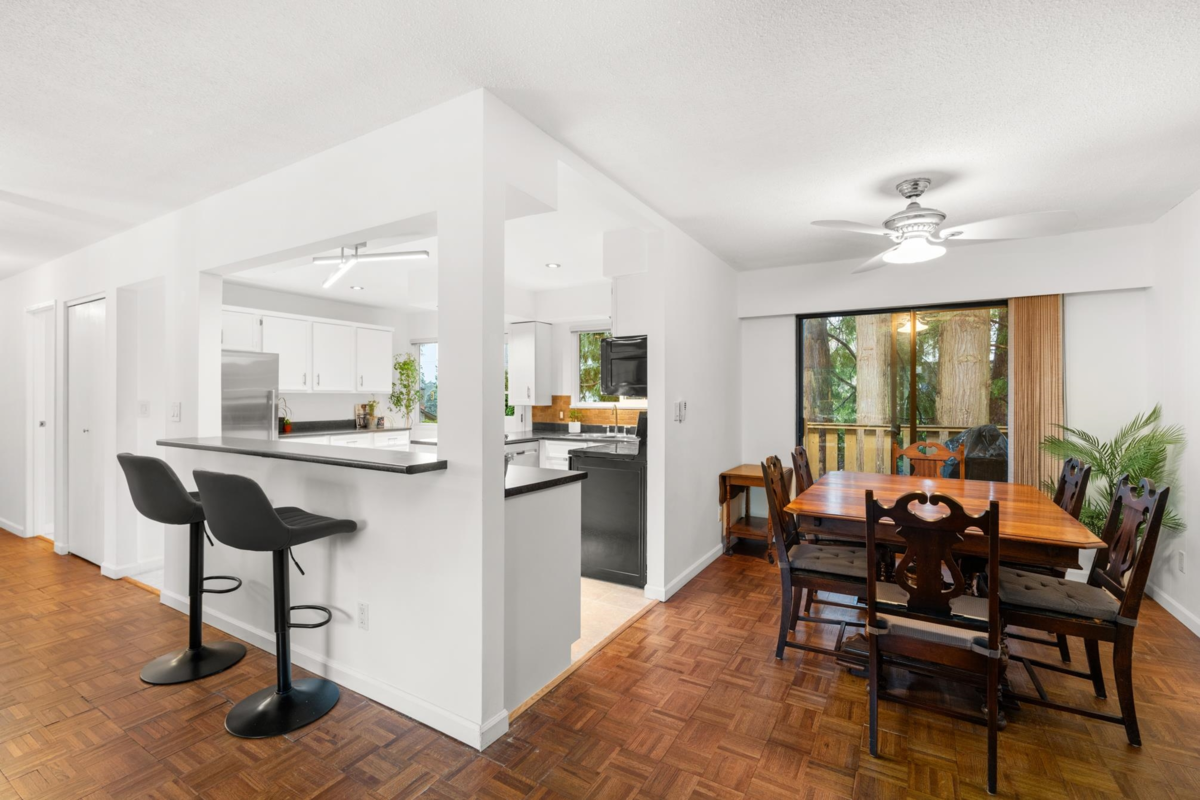 Living Room Photo of 11752 64a Avenue, Delta, BC